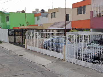 CASA EN REMATE BANCARIO-Jardines Alcalde, Guadalajara, Jal.