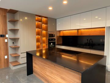 CASA EN VENTA EN PACHUCA EN GEMA, CON 4 RECÁMARAS, COMEDOR A DOBLE ALTURA, COCINA CON CUARZO, CAMARAS DE VIGILANCIA, MULTIFUNCIONAL, AMPLIO JARDIN