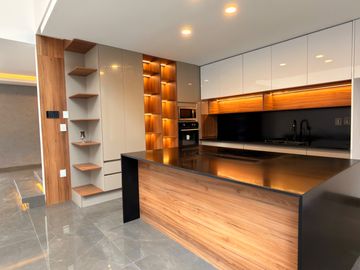 CASA EN VENTA EN PACHUCA EN GEMA, CON 4 RECÁMARAS, COMEDOR A DOBLE ALTURA, COCINA CON CUARZO, CAMARAS DE VIGILANCIA, MULTIFUNCIONAL, AMPLIO JARDIN
