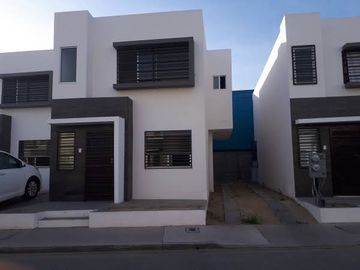 Casa renta área Blvd Insurgentes Fracc Punto Este Capistrano Tijuana