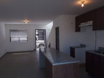 Casa renta área Blvd Insurgentes Fracc Punto Este Capistrano Tijuana