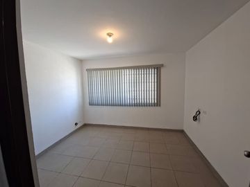Casa renta área Blvd Insurgentes Fracc Punto Este Capistrano Tijuana