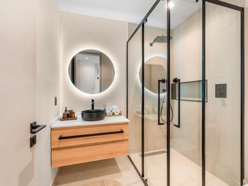 DEPARTAMENTO DE LUJO EN VENTA CON BEACH CLUB PRIVADO, AREA COMERCIAL, DE 1 Y 2 RECAMARAS, PLAYA DEL CARMEN