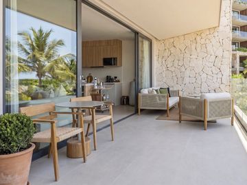 DEPARTAMENTO DE LUJO EN VENTA CON BEACH CLUB PRIVADO, AREA COMERCIAL, DE 1 Y 2 RECAMARAS, PLAYA DEL CARMEN