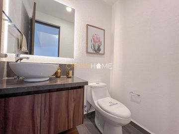 Casa en Venta en Altos Juriquilla | 3 Recámaras, Roof Garden y Jardín Privado