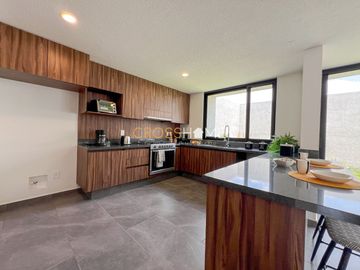 Casa en Venta en Altos Juriquilla | 3 Recámaras, Roof Garden y Jardín Privado