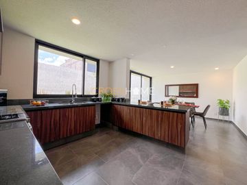 Casa en Venta en Altos Juriquilla | 3 Recámaras, Roof Garden y Jardín Privado