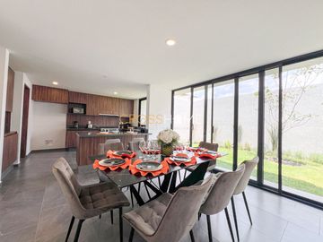 Casa en Venta en Altos Juriquilla | 3 Recámaras, Roof Garden y Jardín Privado