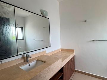 CASA EN RENTA EN ALTA FIRENZE RESIDENCIAL