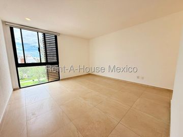 Departamento tipo dúplex en Renta en planta alta con terraza privada. Altos de Juriquilla