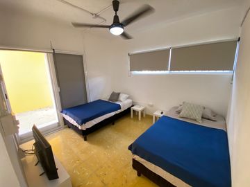 CASA DE UN PISO AMUEBLADA, 3 RECÁMARAS Y PANELES SOLARES, CENTRO MÉRIDA