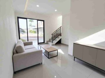 Dijual Rumah 2 Lantai Dengan 3 Kamar Tidur Siap Huni Lokasi Dekat BSD
