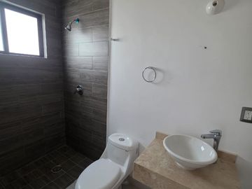 CASA EN RENTA EN EL FRACCIONAMIENTO CANDORA, EN LEON GUANAJUATO
