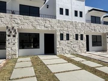 CASA EN RENTA EN EL FRACCIONAMIENTO CANDORA, EN LEON GUANAJUATO