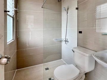 15M- FOR SALE FRONT UNIT 3 STOREY TOWNHOUSE w/ 4 BEDROOMS PLUS BUILT IN CLOSET, LOCATED IN HOLY SPIRIT QUEZON CITY