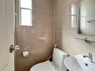 15M- FOR SALE FRONT UNIT 3 STOREY TOWNHOUSE w/ 4 BEDROOMS PLUS BUILT IN CLOSET, LOCATED IN HOLY SPIRIT QUEZON CITY