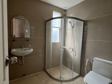 15M- FOR SALE FRONT UNIT 3 STOREY TOWNHOUSE w/ 4 BEDROOMS PLUS BUILT IN CLOSET, LOCATED IN HOLY SPIRIT QUEZON CITY