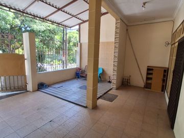 Disewakan Rumah Jl Simpang Darmo Permai Selatan