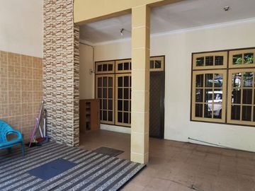 Disewakan Rumah Jl Simpang Darmo Permai Selatan