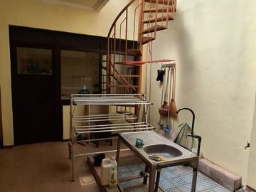 Disewakan Rumah Jl Simpang Darmo Permai Selatan