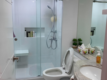 Luxury 2BR Condo with Tandem Parking at One Serendra Palm Tower, BGC
