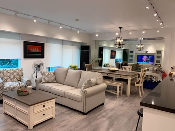 Luxury 2BR Condo with Tandem Parking at One Serendra Palm Tower, BGC