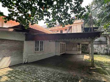 dijual rumah lama hitung tanah SCBD area blok s Kebayoran Baru Jakarta selatan