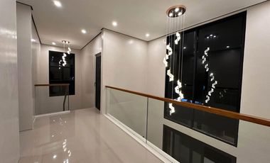 House and Lot For Sale in Tagaytay Manor Subd-MC