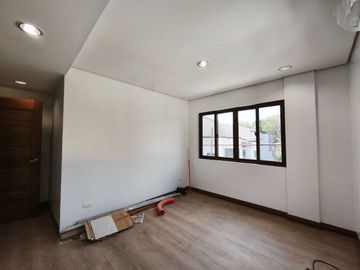 23M- FOR SALE SINGLE ATTACHED TOWNHOUSE w/ 3 BEDROOMS, FOR SALE IN  HOLY SPIRIT QUEZON CITY