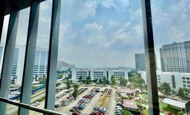 Good Deal Luxury Tri-Level 4-Bedroom Penthouse for Sale with own Pool in The Albany