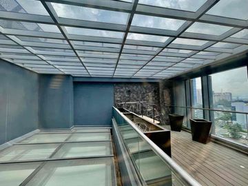 Good Deal Luxury Tri-Level 4-Bedroom Penthouse for Sale with own Pool in The Albany