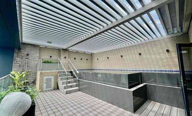 Good Deal Luxury Tri-Level 4-Bedroom Penthouse for Sale with own Pool in The Albany