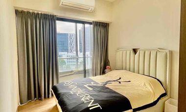 Good Deal Luxury Tri-Level 4-Bedroom Penthouse for Sale with own Pool in The Albany