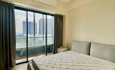 Good Deal Luxury Tri-Level 4-Bedroom Penthouse for Sale with own Pool in The Albany