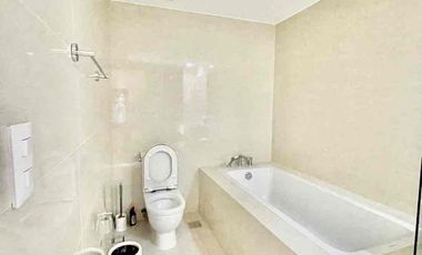 Good Deal Luxury Tri-Level 4-Bedroom Penthouse for Sale with own Pool in The Albany