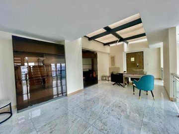 Good Deal Luxury Tri-Level 4-Bedroom Penthouse for Sale with own Pool in The Albany
