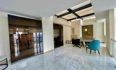 Good Deal Luxury Tri-Level 4-Bedroom Penthouse for Sale with own Pool in The Albany