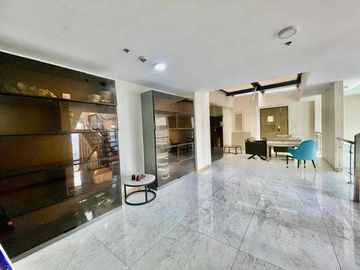 Good Deal Luxury Tri-Level 4-Bedroom Penthouse for Sale with own Pool in The Albany