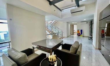 Good Deal Luxury Tri-Level 4-Bedroom Penthouse for Sale with own Pool in The Albany