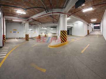 Edificio Corporativo de 8 Pisos y 4 Sótanos en Venta en Miraflores