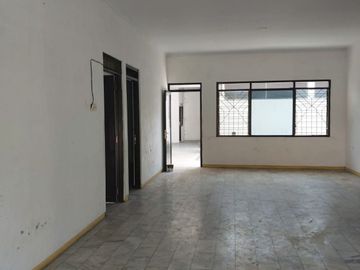 DISEWAKAN RUMAH STRATEGIS SOLO BARU