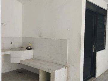 DISEWAKAN RUMAH STRATEGIS SOLO BARU
