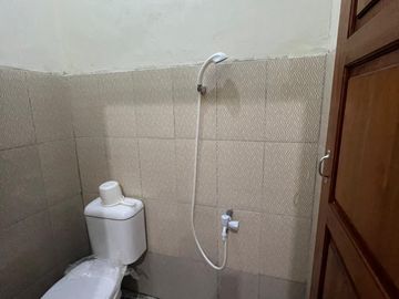 Rp5 M Nego! Rumah Tinggal Bonus Kost & Ruko, Lokasi Strategis Dekat Kampus UMY