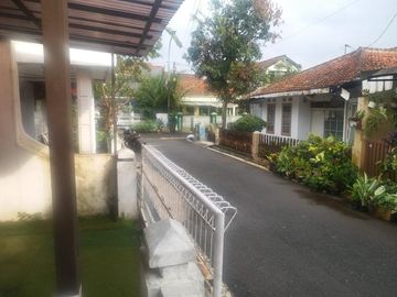 Dijual murah dibawah NJOP rumah lingkungan sangat bagus Komplek Margahayu Raya