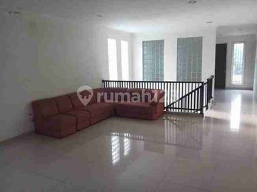 rumah baru mewah terbatas
komplek billy moon pondok kelapa