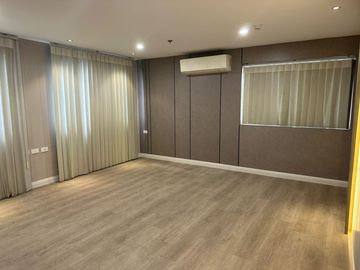 NEWLY RENOVATED INTERIORED 3BR UNIT AT XAVIER HILLS QUEZON CITY