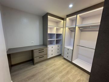 NEWLY RENOVATED INTERIORED 3BR UNIT AT XAVIER HILLS QUEZON CITY