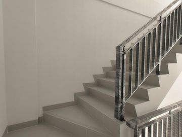 DISEWAKAN: Ruko Harvard 3 Lantai (Posisi BADAN)
