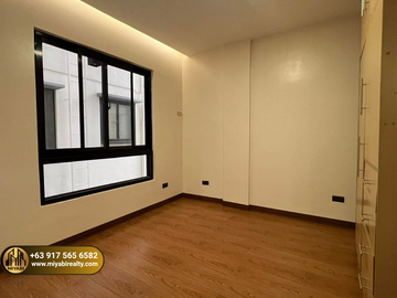 Tandang Sora Townhouse with 3 Bedrooms For Sale near Mindanao Avenue Trinoma Quezon City SD
