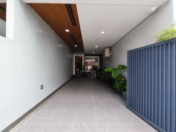 Modern 3Storey Townhouse for Sale in Quezon City Branndew-MD